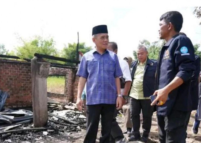 Wakil Bupati Ogan Ilir Tinjau Lokasi Kebakaran Rumah Wartawan di Pulau Semambu