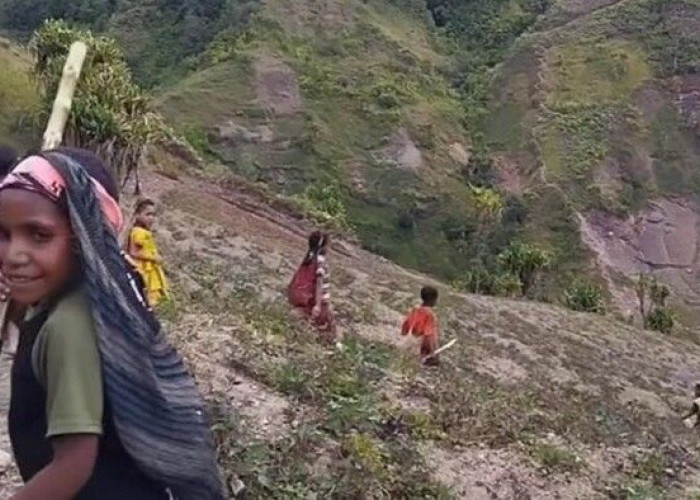 Jejak Sejarah Penemuan Kampung Paling Terisolir di Dunia di Belantara Papua yang Menyentuh Hati 