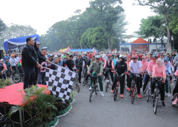 Ribuan ASN dan Masyarakat Palembang Meriahkan Gowes Sepeda Santai HUT ke-1341 Kota Palembang