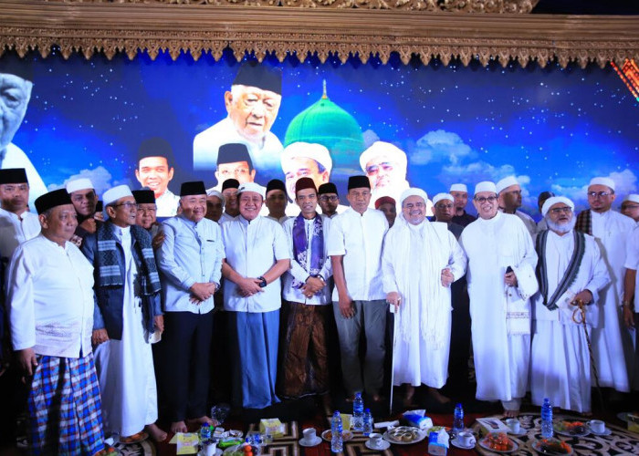 Gubernur Herman Deru Hadiri Haul dan Takziah 40 Hari Kemas H. Abdul Halim Ali di Graha Dakwah Al-Halim.