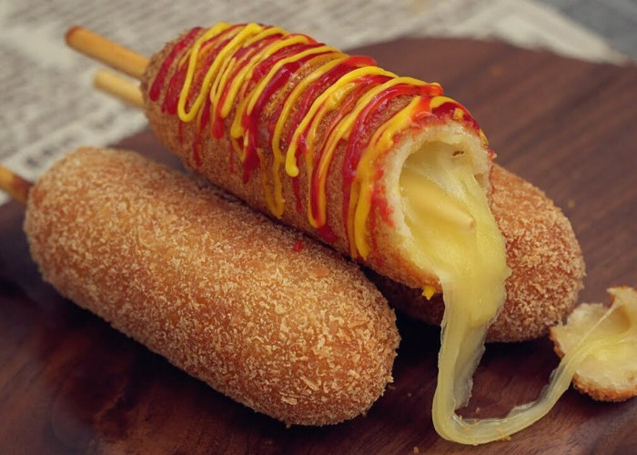 Corn Dog Mozarella Jadi Tren Kuliner Favorit Anak Muda di Indonesia