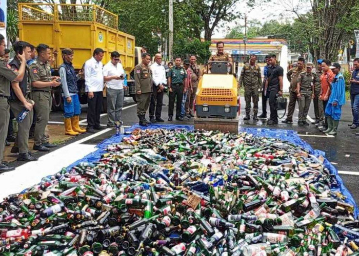 Jelang Tahun Baru, Musnahkan 2.220 Botol Miras
