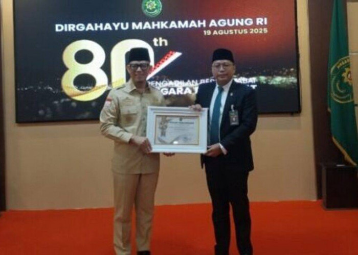 Teddy Dapat Penghargaan Dari PN Baturaja