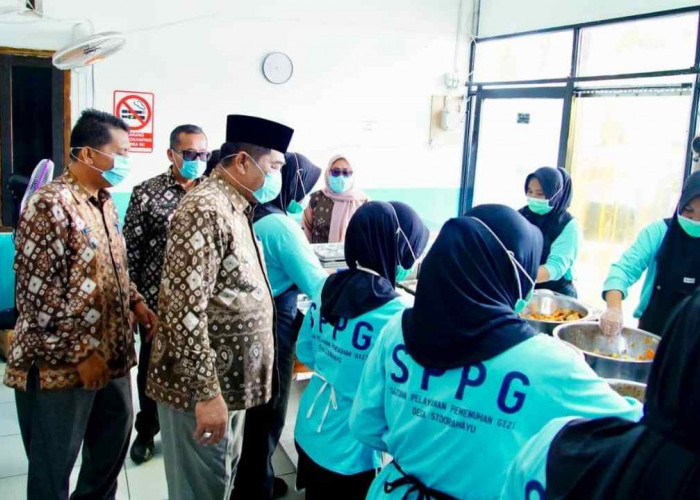 Pantau MBG, SPPG, dan Infrastruktur Olahraga, Bupati Toha Dorong Penguatan Layanan Gizi dan Pendidikan di Keca