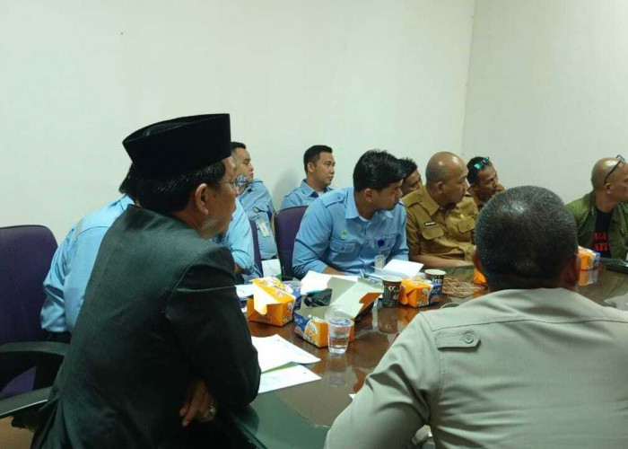 Warga Ancam Tutup Akses Jalan Operasional PT MHP