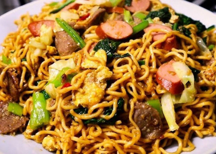 Mie Tek Tek : Kuliner Jalanan yang Tetap Eksis dan Menggoda Selera