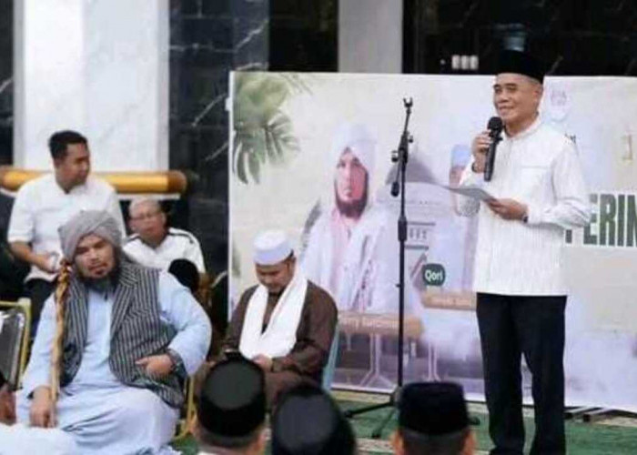 Peringati Nuzulul Qur’an di Masjid Agung An-Nur Ogan Ilir, Wabup Ardani Ajak ASN Layani Masyarakat dengan Hati