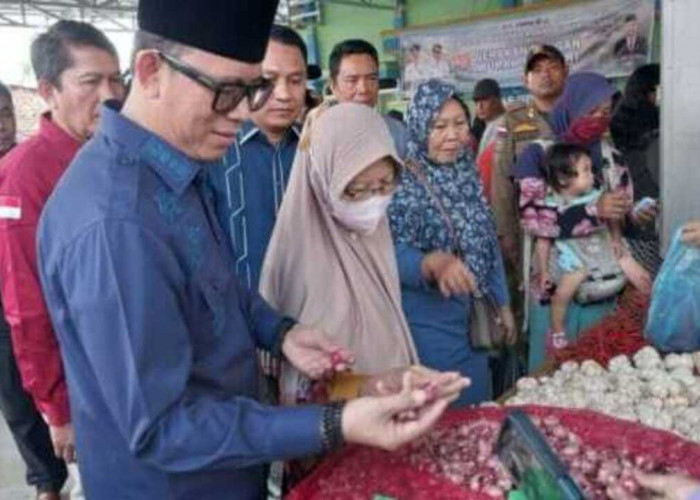 Warga Antusias Ikuti Pasar Murah, Bupati OKU Beri Keringanan Harga Pangan