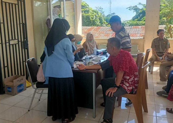 JCH OKU Disuntik Vaksin COVID-19