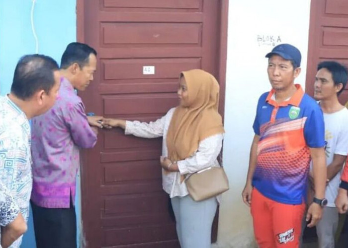 Penjabat Walikota Prabumulih Serahkan Rumah untuk Penderita Disabilitas, Tukang Sol, Pemulung dan Tukang Becak
