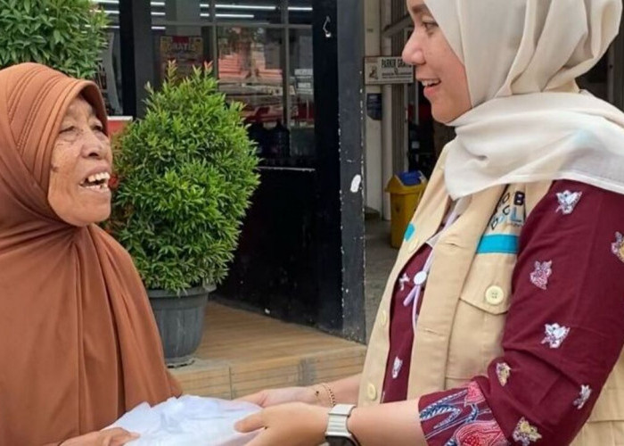 Cahaya Berkah Ramadhan, YBM PLN UP2D S2JB Bagikan Bingkisan Ramadhan dan Takjil di Wilayah Palembang