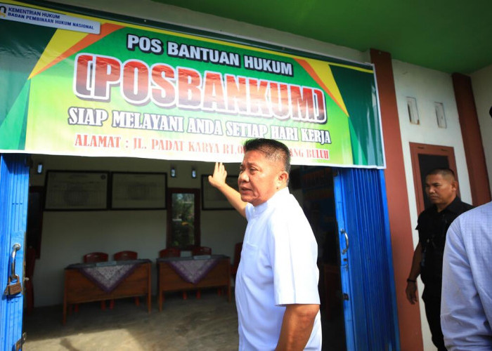 Gubernur Herman Deru Salurkan Santunan 10 Muharram dan Dorong Posbakum di Desa Talang Buluh