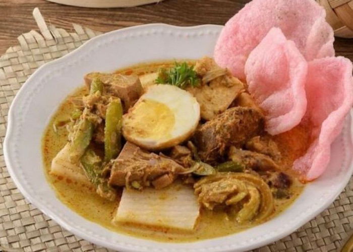 Lontong Padang, Warisan Kuliner yang Menggugah Selera dari Ranah Minang
