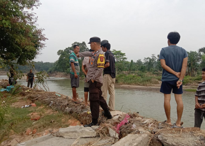 Sopir Truk Batubara Hanyut dan Tenggelam di Sungai Ogan