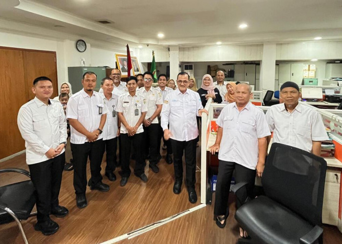 Sekda Edward Candra Silaturahmi ke Kantor OPD Usai Libur Lebaran, Pastikan Pelayanan Publik Tetap Prima