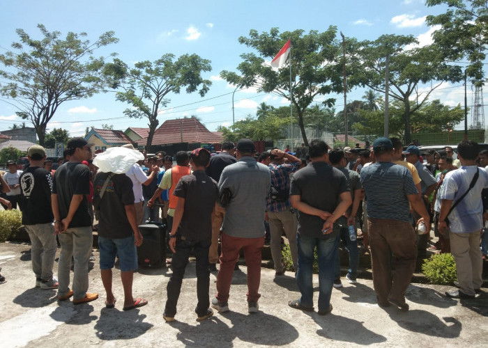 PT Triariani Diisukan Ditutup, Ratusan Driver Demo ke DPRD Muratara