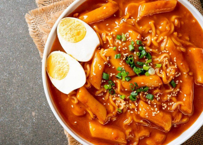 Tteokbokki, Makanan Jalanan Korea yang Mendunia : Dari Gangnam ke Jakarta