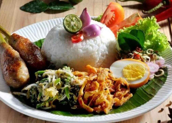 Nasi Campur Bali : Kuliner Tradisional yang Menyatukan Cita Rasa Pulau Dewata.