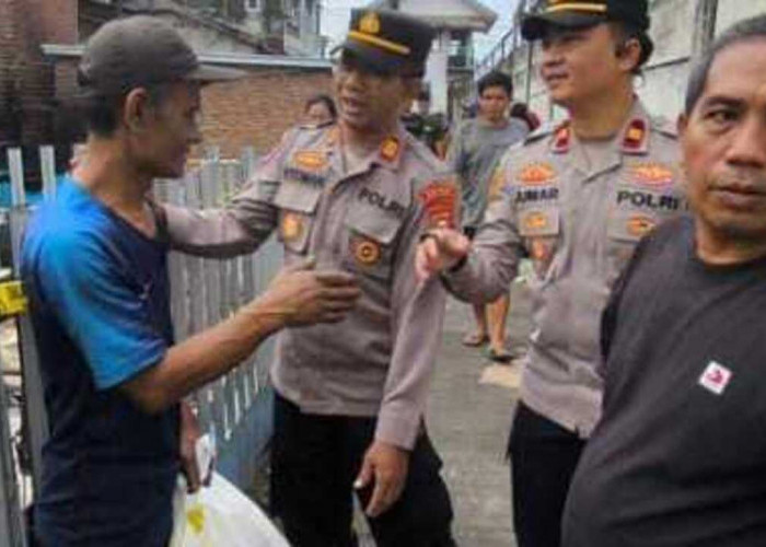 Polres Lubuklinggau Salurkan Bansos untuk Korban Kebakaran di Jalan Maluku