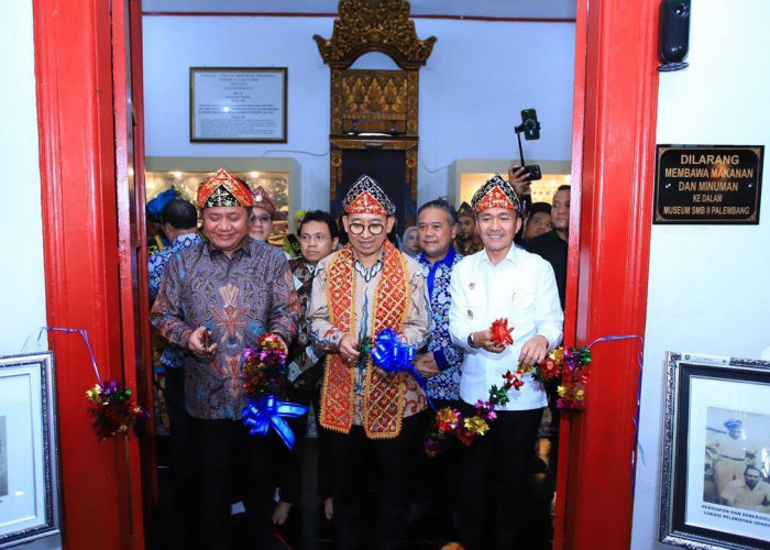 Gubernur Herman Deru Dampingi Menteri Kebudayaan Fadli Zon, Buka Pameran Perangko Pendiri Bangsa di Palembang