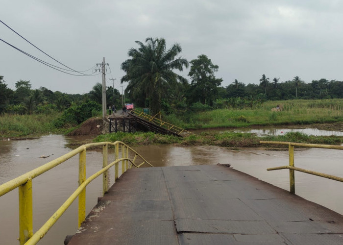 Jembatan Lubuk Rukam–Muara Kumbang Ambruk, Akses Warga Antar Desa Terputus