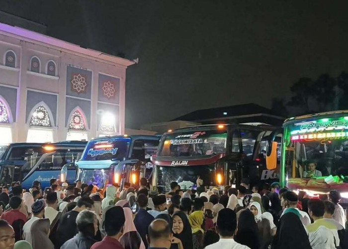 Walikota Prabumulih Sambut Kepulangan 196 Jemaah Haji di Masjid Jamik Islamic Center
