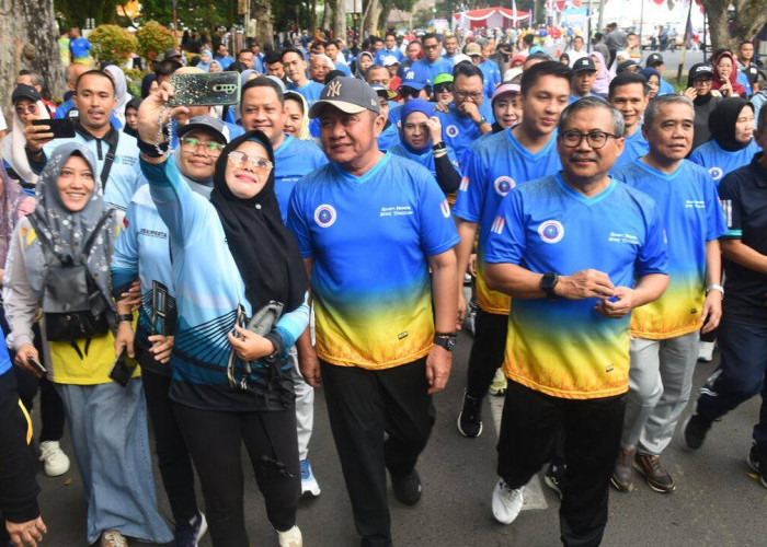 KA UII Gelar Jalan Sehat di Palembang, Herman Deru Dorong Alumni Jadi Agen Perubahan