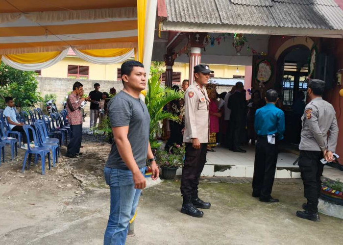 Polisi Amankan Perayaan Natal Jemaat POUK Cinta Manis