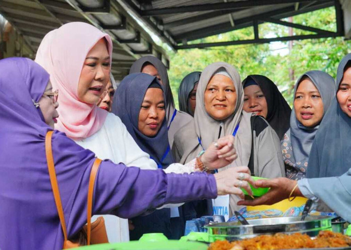 Feby Deru Ajak Warga Sukarami Jaga Silaturahmi lewat Pengajian FKMT