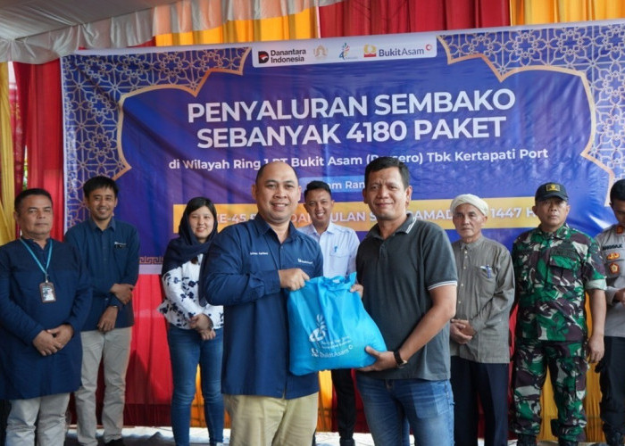 Peringati HUT ke-45 dan Ramadan, PTBA Kertapati Port Bagikan 4.180 Paket Sembako bagi Masyarakat Ring 1