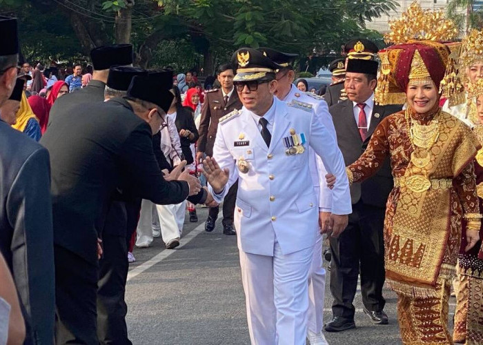 Bupati OKU Pimpin Upacara HUT RI ke-81, Sang Merah Putih Berkibar di Langit Bumi Sebimbing Sekundang