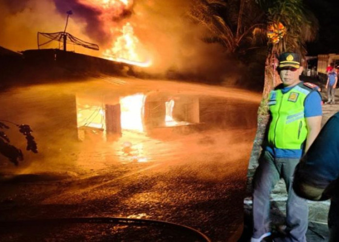 Dua Unit Rumah Warga Batukuning Ludes Terbakar