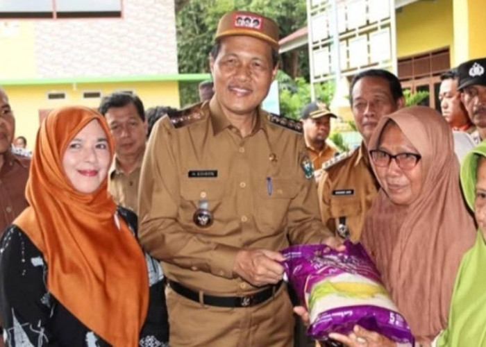 Realisasi Visi MEMBARA, Bupati Gelar Pasar Murah di Desa Ujan Mas Ulu