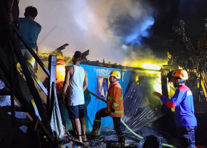 Kebakaran Hebat di Payuputat Prabumulih, 3 Orang Satu Keluarga Tewas Terpanggang