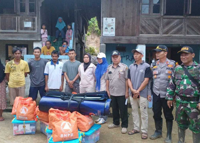 Pemkab OKU Salurkan Bantuan Logistik Untuk Korban Longsor