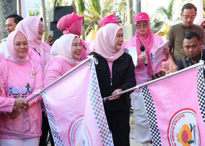Feby Deru dan Lidyawati Cik Ujang Ramaikan Fun Walk HUT IBI ke-74 di Palembang 