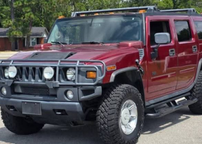 Hummer H2 Luxury 6.0 V8 A/T 4x4 2003: SUV Ikonik dengan Ketangguhan Militer dan Kemewahan Premium