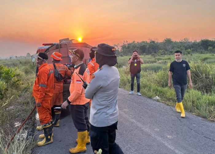 Polres Ogan Ilir Turun Langsung Padamkan Karhutla, Kapolres Pimpin Mitigasi di Sejumlah Titik Hotspot