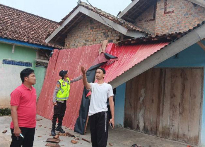 Puting Beliung Rusak Puluhan Rumah di OKU