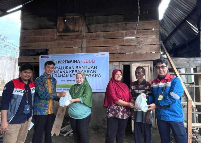 Pertamina Patra Niaga Regional Sumbagsel Salurkan Bantuan untuk Warga Terdampak Kebakaran di Kelurahan Kota Ne