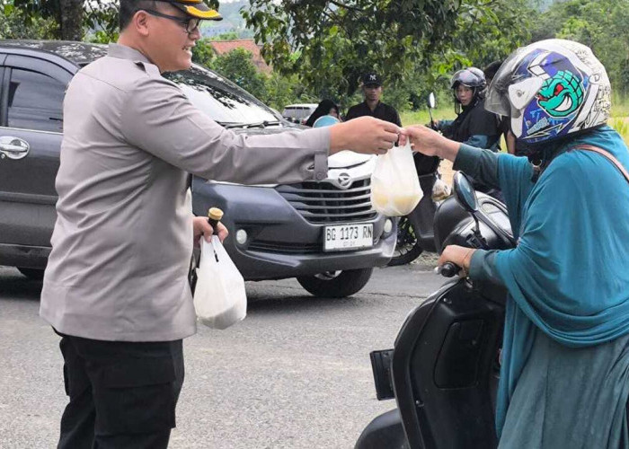 Wujud Kepedulian di Bulan Ramadan, Polres Prabumulih Berbagi Takjil