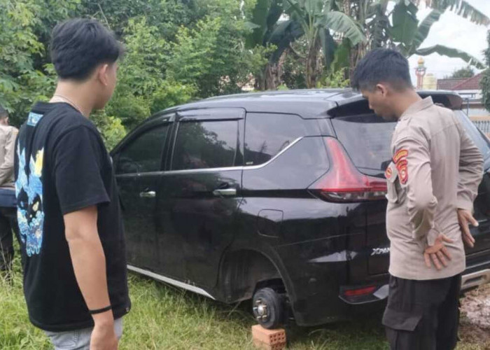 Terekam CCTV, Maling Pakai Pajero Gasak 4 Ban Xpander Terparkir di Pakjo