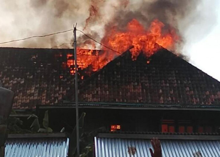 Rumah Panggung di Sungai Pinang 2 Ogan Ilir Ludes Terbakar, 