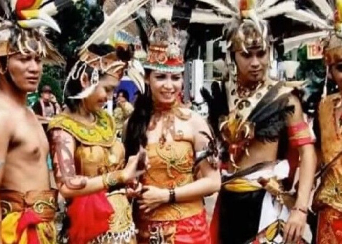  Mengenal Suku Dayak di Kalimantan, Sejarah, Adat Istiadat dan Keunikannya