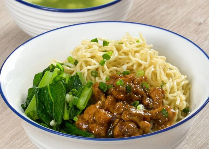 Mie Ayam : Hidangan Rakyat yang Tak Pernah Lekang oleh Waktu