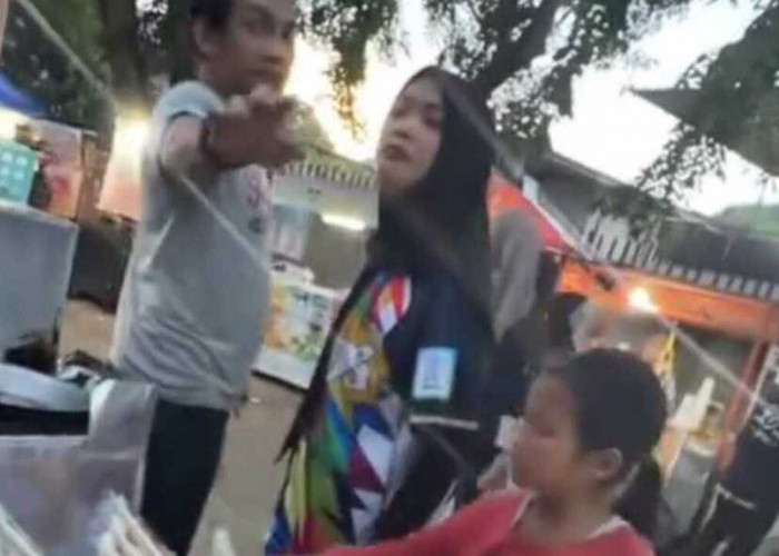 ​Aksi Wanita Ngamuk Acak-acak Dagangan di Kambang Iwak Viral di Medsos!