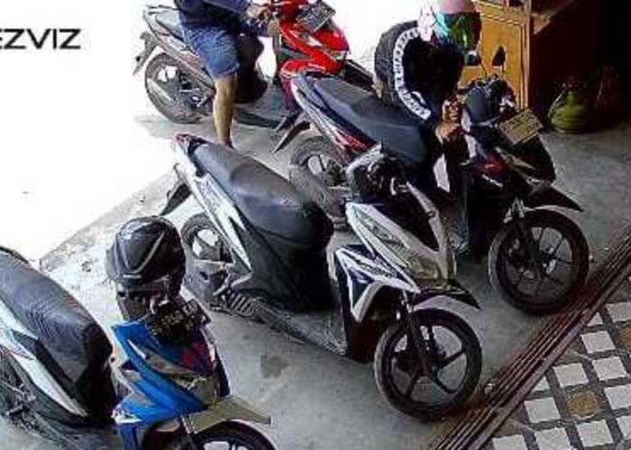 Curanmor Terekam CCTV di Dekat Kampus Unsri Indralaya, Pelaku Gasak Honda Beat dalam Hitungan Menit
