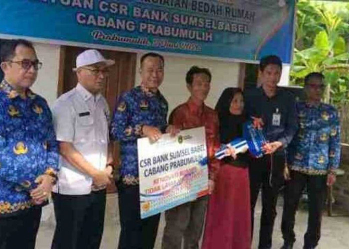Wujud Nyata Dukungan terhadap Program Pemkot, Bank Sumsel Babel Prabumulih Serahkan Rumah Layak Huni 