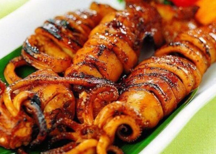 Cumi Bakar Bumbu Rujak, Perpaduan Gurih dan Pedas yang Menggugah Selera