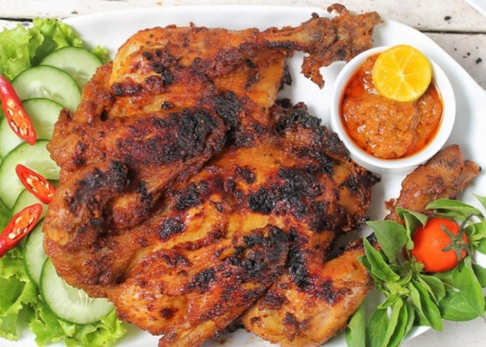 Ayam Bakar Bumbu Rujak Kian Populer, Perpaduan Rasa Tradisional yang Menggugah Selera